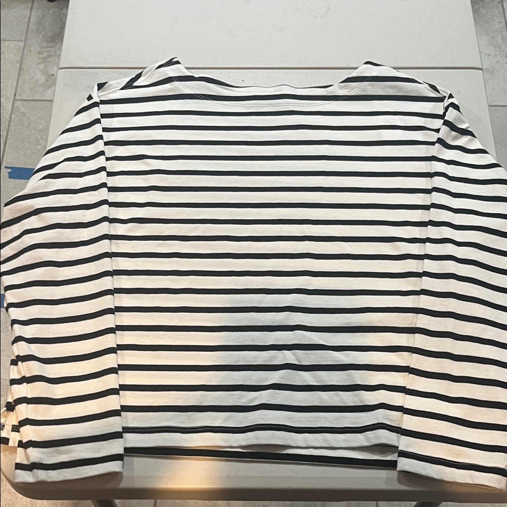 Women’s Old Navy shirt.